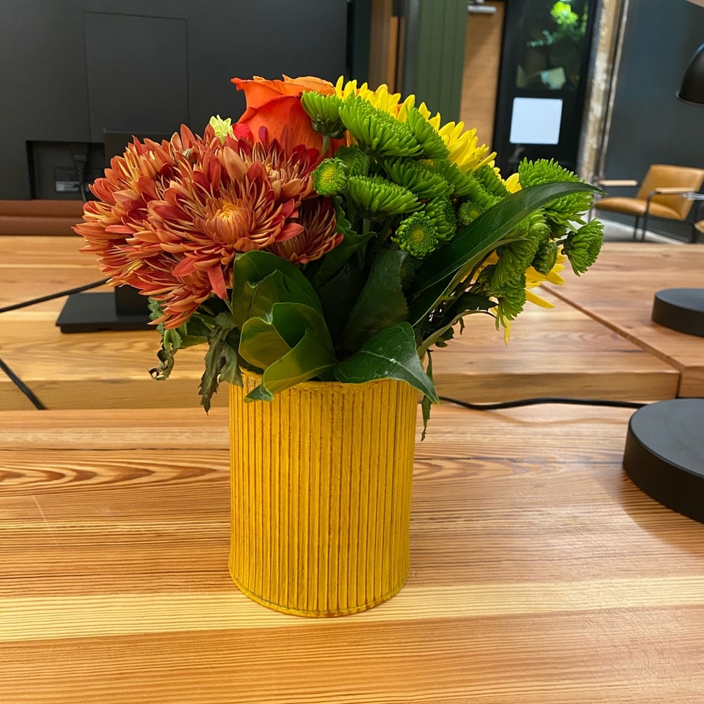 2 Flower Vases or Containers - Picture 2 of 10